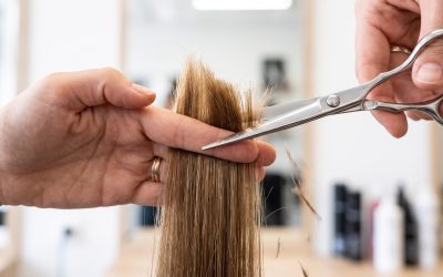 “My Hair Won’t Grow Past My Shoulders”: The Biological Truth About Hair Breakage