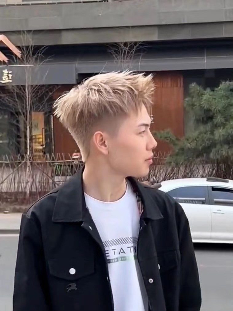 Men's ash blonde textured crop with faded sides, a style haircut by Salon Plus hairdresser Far East Plaza